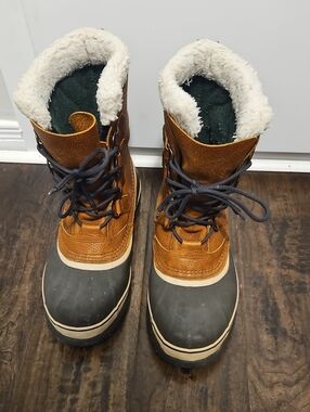 Sorel Caribou Winter Boots - 9